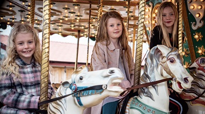 Amelia_and_sisters_carousel