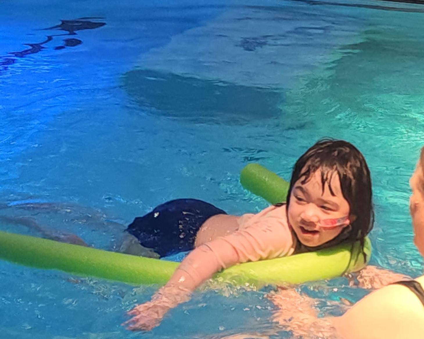 A-Ling swimming